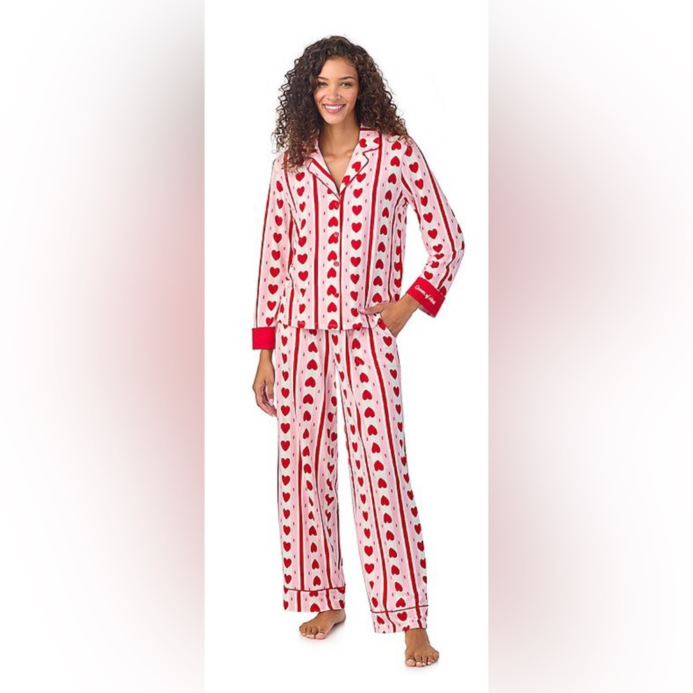 “Queen of Hearts” 2-Piece Pajamas- Shirt & Pants NWT